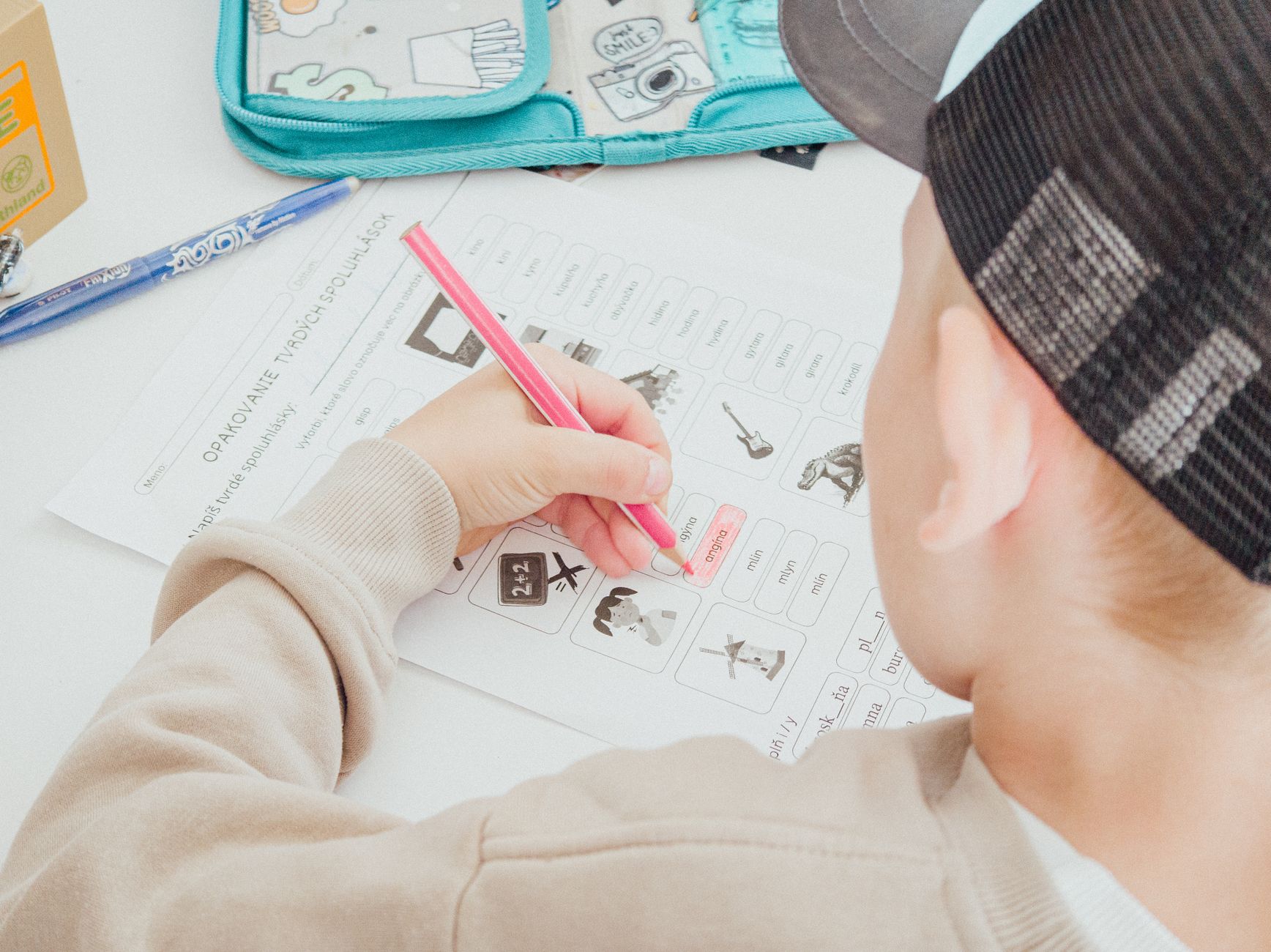 Jak tworzyć krzyżówki edukacyjne do szkoły i na zajęcia świetlicowe
